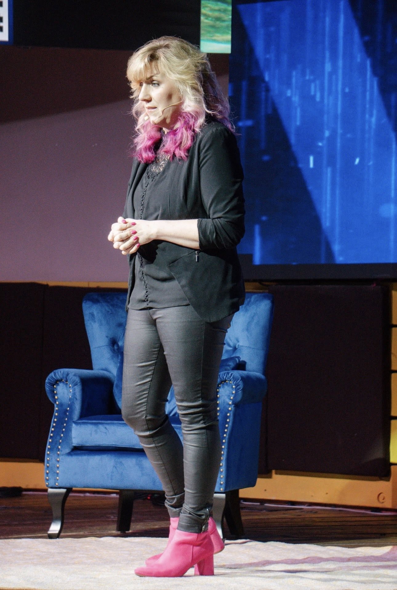 Wendy Babcock full body stage photo